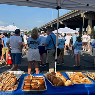 crowd-tailgate